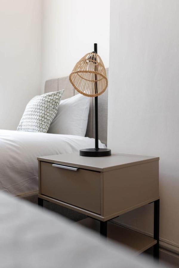 Newly Renovated Apartments In Liverpool - Extended Stay Buitenkant foto