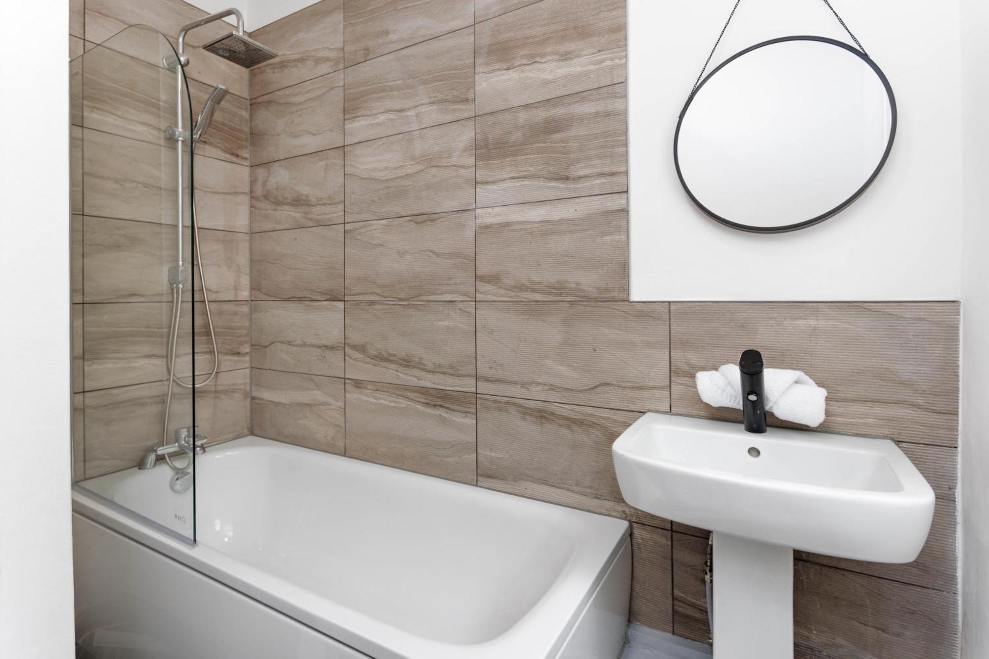 Newly Renovated Apartments In Liverpool - Extended Stay Buitenkant foto